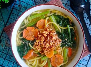 Gambar Mee sup sayur simple