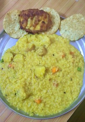 खिचड़ी (khichdi recipe in Hindi) रेसिपी मुख्य फोटो