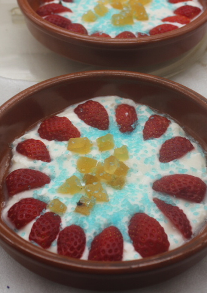 Una foto de Fresas con yogurt de plátano