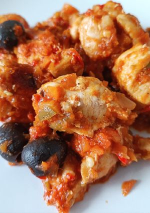 A picture of Chicken with Tomato and Olive.