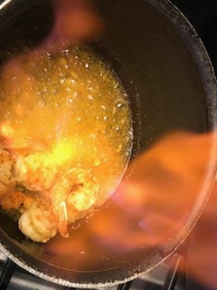 Una foto de Camarones flameados
