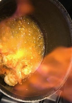 Una foto de Camarones flameados