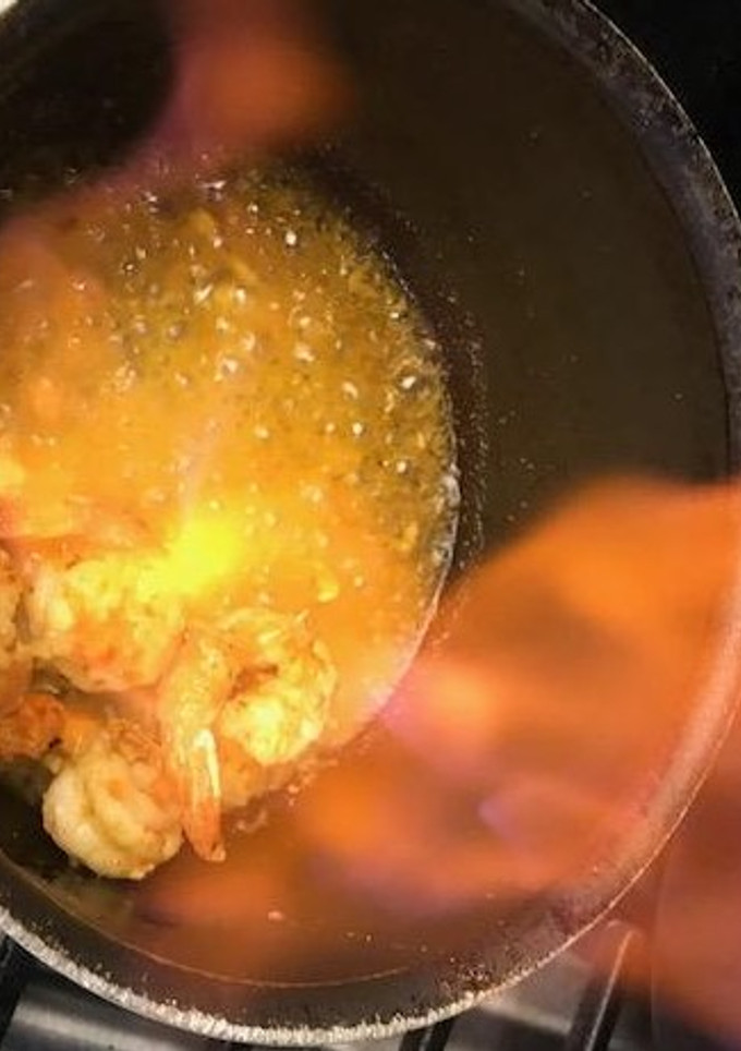 Una foto de Camarones flameados