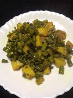 फ्रेंच बीन्स आलू की सब्जी (French beans aloo ki sabzi recipe in रेसिपी मुख्य फोटो