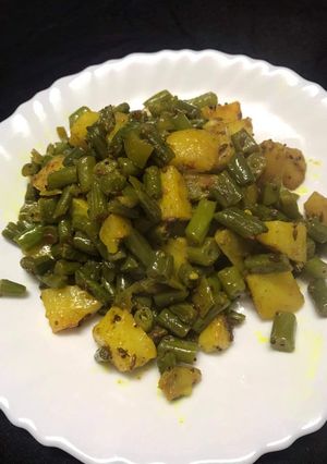 फ्रेंच बीन्स आलू की सब्जी (French beans aloo ki sabzi recipe in रेसिपी मुख्य फोटो