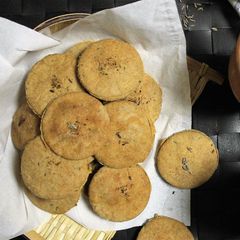 A picture of Eggless Whole Wheat Jeera Cookies.