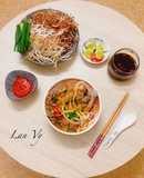 Bún bò tái giò heo