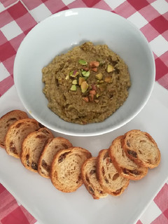 Una foto de Paté de olivas y pistachos