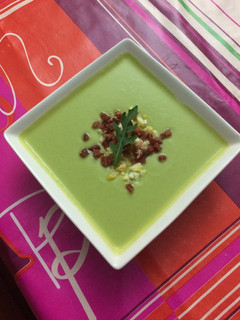 Una foto de Salmorejo verde de manzana