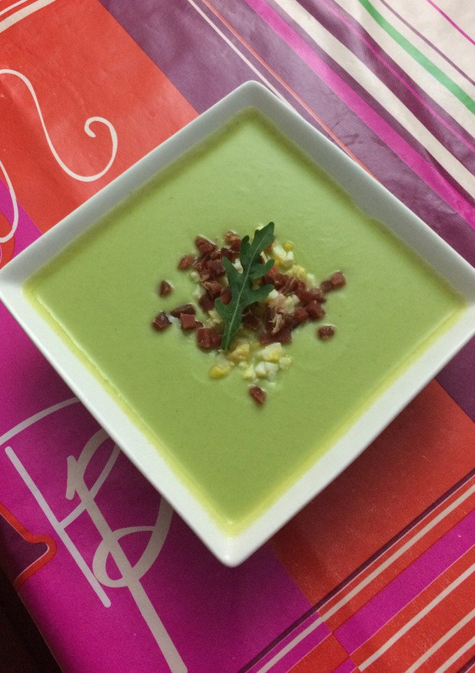 Una foto de Salmorejo verde de manzana