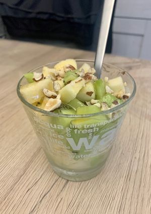Une photo de Salade pomme-kiwi au miel et noix