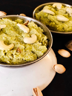 लौकी का हलवा (lauki ka halwa recipe in Hindi) रेसिपी मुख्य फोटो
