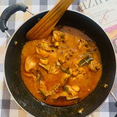 A picture of Curry Patta Chicken (Chicken with curry leaves).
