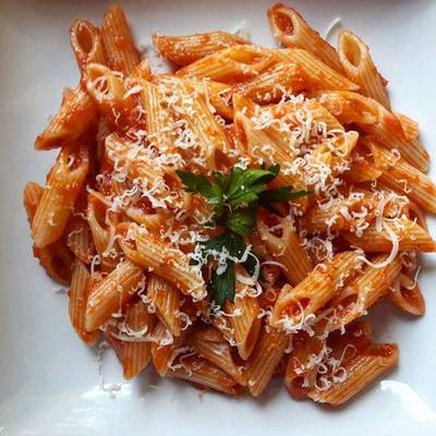 Macarrones con salsa de tomate Receta de Chef Diosa- Cookpad