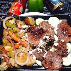A picture of 🥩🥩Beef steak with vegetables🥒🥬🥔🥕🌰.