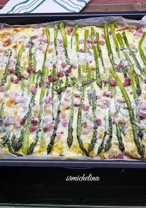 Foto di Torta salata ASPARAGI SU UN LETTO DI PANE 🍞🌱