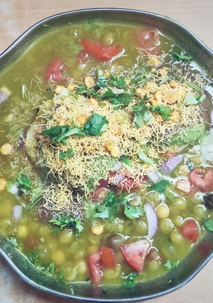 બોમ્બે સ્ટાઈલ રગડા પેટીસ (Bombay Style Ragda Pattice Recipe In gujarati) રેસીપી મુખ્ય ફોટો