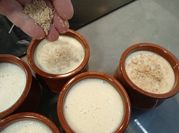 Una foto de agar agar con leche