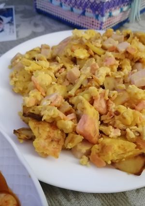 Una foto de Revuelto de patatas y salmón