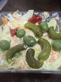 Ensalada de col con yogur y encurtidos
