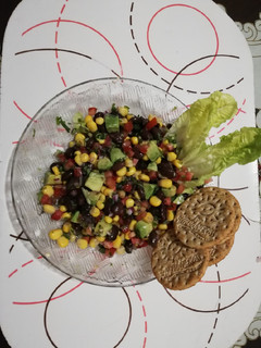 Una foto de Ensalada fresca de frijol y elote
