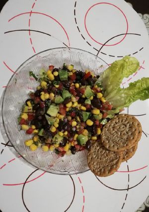 Una foto de Ensalada fresca de frijol y elote
