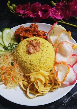 Foto resep Nasi Kuning Rice cooker Gurih Simple