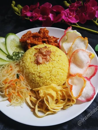 Cara Mudah Membuat Resep  Nasi Kuning Rice cooker Gurih Simple yang Bikin Ngiler, Lezat