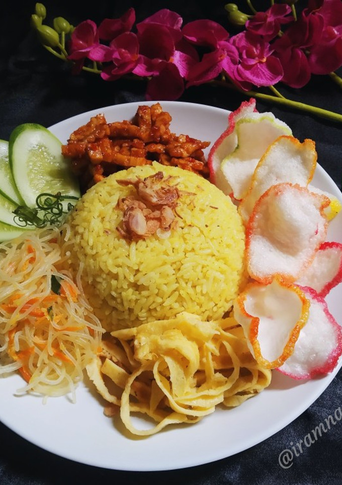 Foto resep Nasi Kuning Rice cooker Gurih Simple