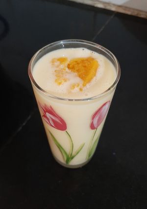 મેંગો મિલ્ક શેક (Mango Milk Shake Recipe In Gujarati) રેસીપી મુખ્ય ફોટો