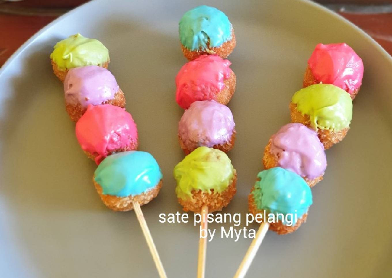 Sate pisang pelangi