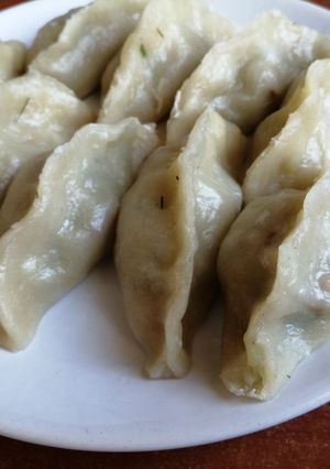 Zdjęcie przepisu Pierożki na parze z młodą kapustą, ziemniakami i boczkiem 🥟.