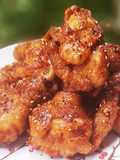 Gà chiên giòn sốt nước tương phủ mè