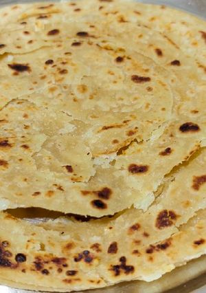 ગાર્લિક લચ્છા પરાઠા (Garlic Lachcha PAratha Recipe In Gujarati) રેસીપી મુખ્ય ફોટો