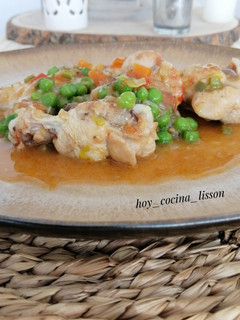 Una foto de Alitas de pollo con verduras
