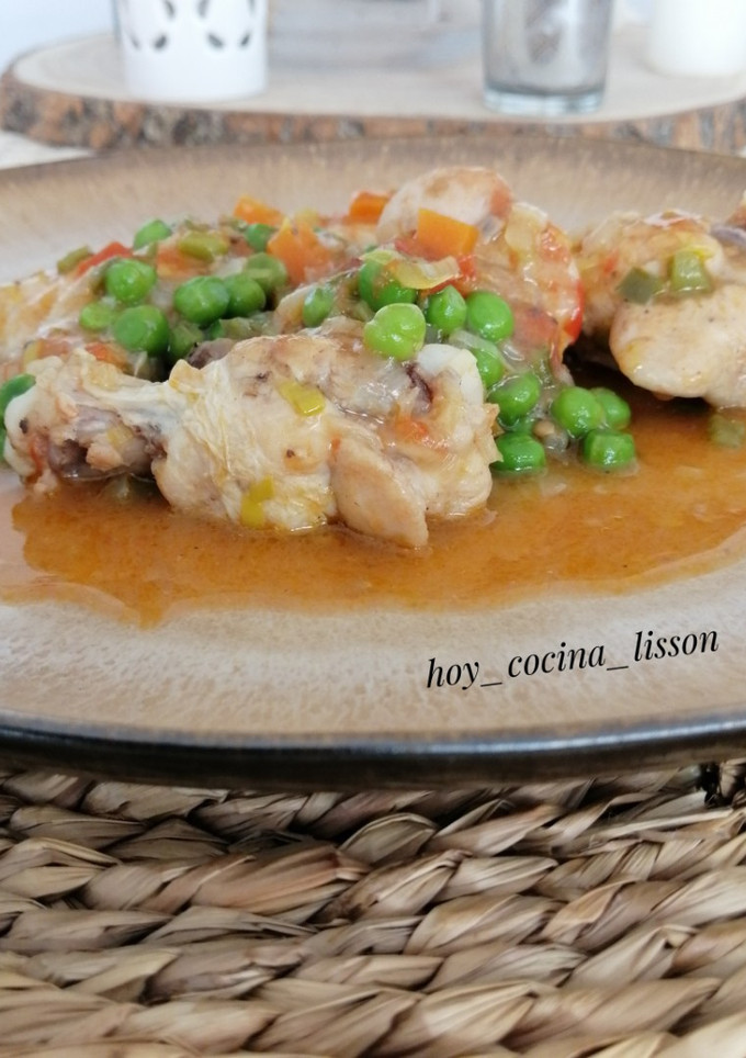Una foto de Alitas de pollo con verduras