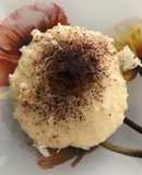 Helado de coco con tempura caliente