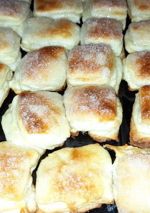 Una foto de Galletas dulces o caras sucias o bizcochos dulces