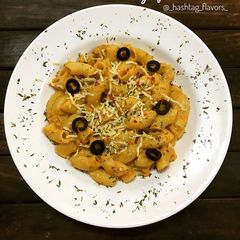 A picture of Mac & Cheese.