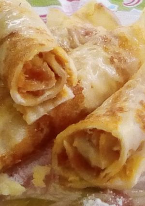 Una foto de Panqueques de Maicena con Mantequilla de Maní, Dulce DDL y Frutos Secos