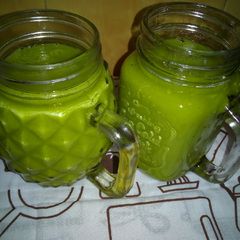 A picture of Banana mango spinach smoothie.