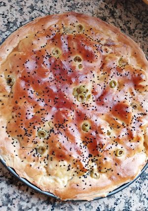 صورة لوصفة مملحات بحجم عائلي بعجينة سحرية وتحمرلك وجهك 🧀