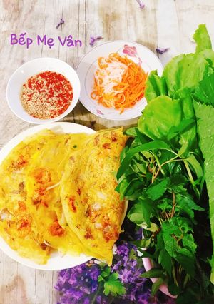 Hình của món Bánh xèo tôm thịt nấm và trứng.