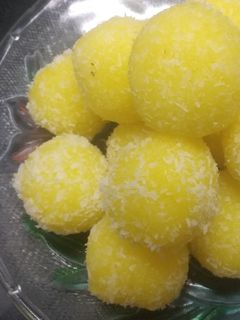 લાડુ (ladu recipe in gujarati) રેસીપી મુખ્ય ફોટો