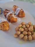 Pastéis de Bacalhau con Maionese di Acquafaba e Insalatina di Ceci