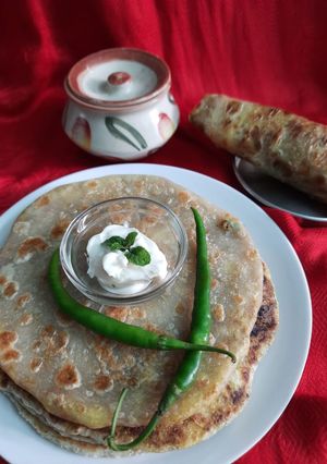 পেঁয়াজ পরোটা (peyaj porota recipe in Bengali) রেসিপির প্রধান ছবি