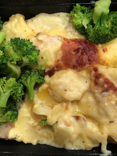 A picture of Scalloped Potatoes with Ham.