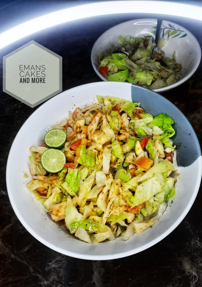 A picture of Signature salad.