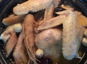 Hình của món Gà hầm sâm tươi.