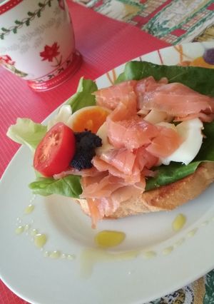 Füstölt lazacos szendvics recept fotója